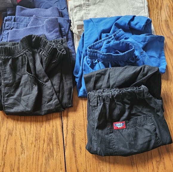 Random colored scrubs - Picture 2 of 3